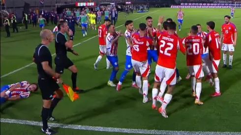 El incidente del final del juego entre Chile y Paraguay por Eliminatorias.

