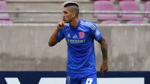 Fernández festeja tras triunfo completo con la U.
