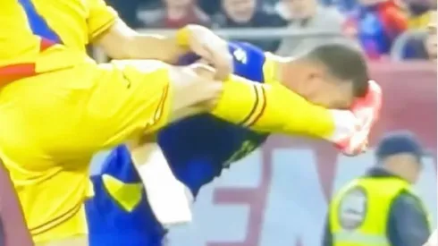 Patada a Edin Dzeko

