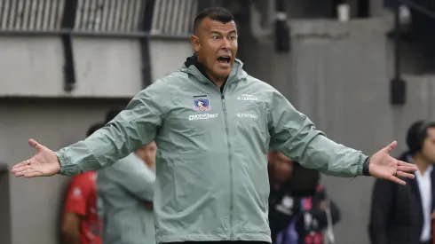 ¿Formación? Problemas de Almirón en Colo Colo.

