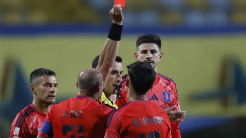 Leandro Fernández resignado por la polémica expulsión a Altamirano en la U.
