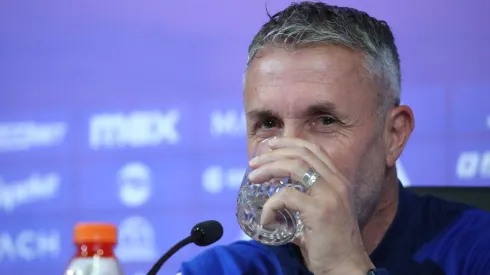 Gustavo Álvarez se emocionó en la conferencia de la U.
