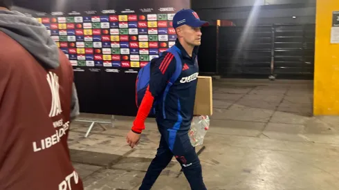 Charles Aránguiz se llevó la pizza para la casa tras el triunfo de la U.
