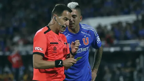 Jarita le entra a Lea Fernández en la U por hiperventilado.
