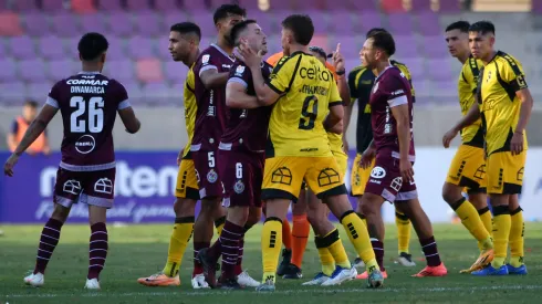 El clásico entre Coquimbo y La Serena provocó múltiples incidentes.
