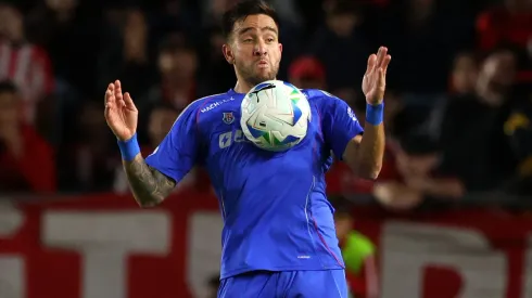 Matías Zaldivia definió de chilena el gol del triunfo de la U.
