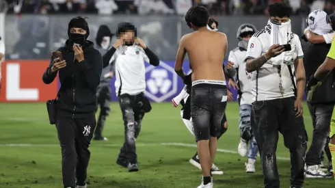 Hinchas de Colo Colo le roban a Colo Colo.
