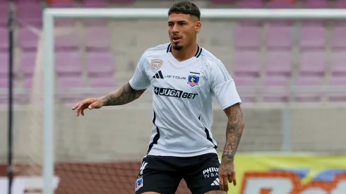 Alan Saldivia conmueve con gesto a familia de hinchas fallecidos de Colo Colo.
