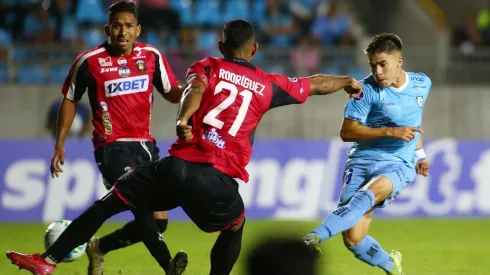 Matías Moya juega en Iquique cedido a préstamo por Colo Colo.
