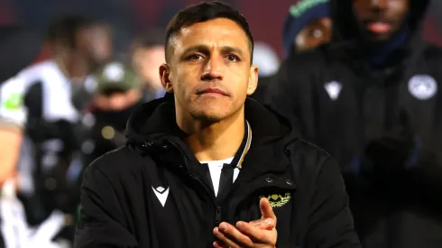 Alexis Sánchez vuelve a entrenar en pleno "coqueteo" con la U.
