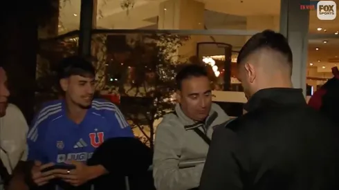 Hincha de la U sorprendido apoyando a Racing para duelo con Colo Colo.
