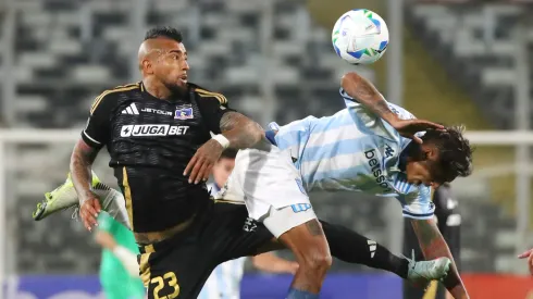 Vidal acusa a volante de Racing de dejarlo cansado y adelanta que más allá de un golpe no tiene lesión.
