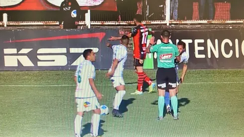 El duelo pudo suspenderse si el pedazo de tablón conectaba a Luna.
