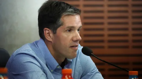 Michael Clark hizo acto de presencia en el Clásico Universitario.
