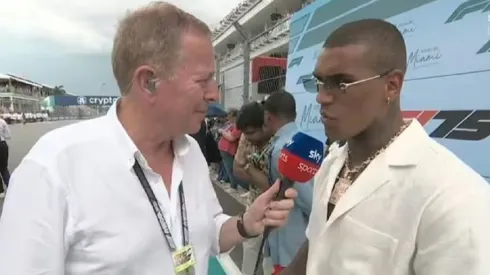 Martin Brundle felicita a Connor Benn por una pelea que perdió.
