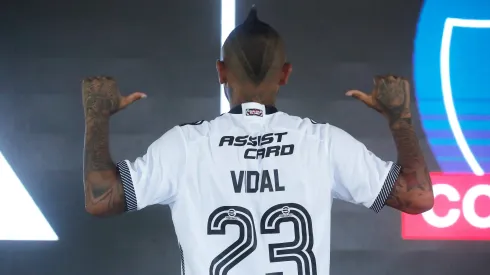 El artista urbano se lució usando la camiseta del albo. 

