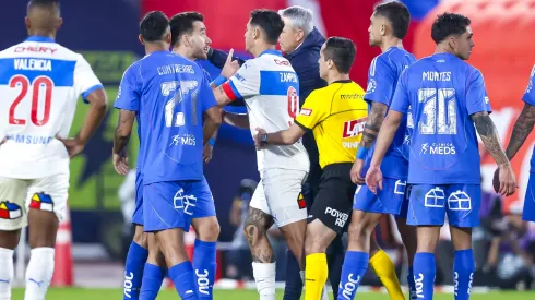 Las polémicas no quedaron al margen del Clásico Universitario.
