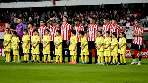 Estudiantes confirmó formación titular previo al viaje a Chile.
