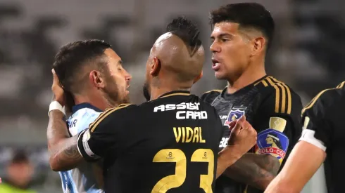 Vidal golpea la mesa por la capitanía de Pavez en Colo Colo.
