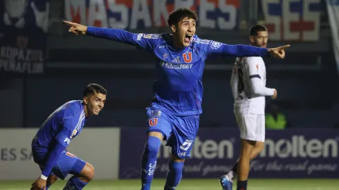 Martín Espinoza demoró cuatro minutos en anotar su primer gol con la U.
