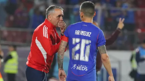 Gustavo Álvarez marcó el camino con Charles Aránguiz en la U.
