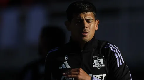 Esteban Pavez está a la sombra de los hinchas en Colo Colo.
