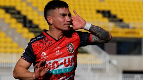 Daniel "Popín" Castro, el máximo goleador del fútbol chileno en 2025.

