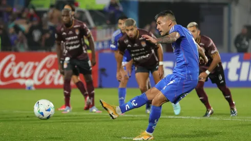 Charles Aránguiz estira su racha en los penales con la U.
