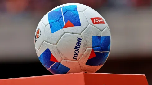 El fútbol chileno otra vez se define en el escritorio. 
