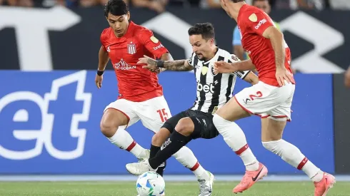 Botafogo ganó a Estudiantes pero mostró debilidad

