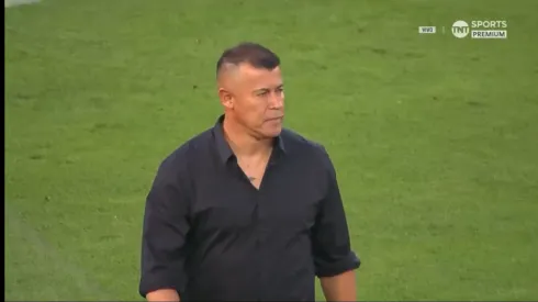 Jorge Almirón sin la ropa de Colo Colo en el Monumental.
