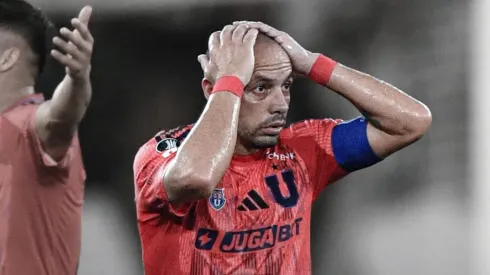 Mal partido del emblema azul.
