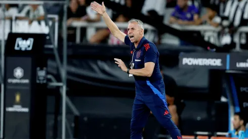 Gustavo Álvarez no pudo clasificar a la U a los octavos de final.
