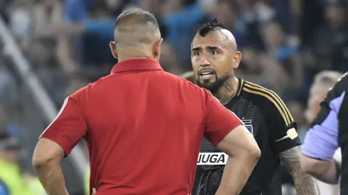 Papelón y ridículo mayúsculo en Colo Colo: Mosa anuncia al nuevo DT... es Jorge Almirón.
