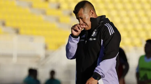 Jorge Almirón se mantendrá en el cargo en Colo Colo.
