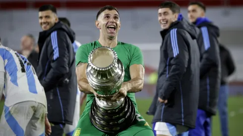 El Dibu Martínez jugará el jueves en el Nacional contra la Roja.
