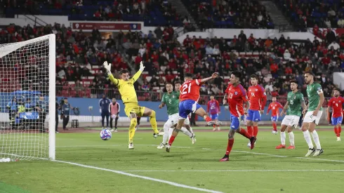 Ricardo Gareca mete mano en la formación de Chile.
