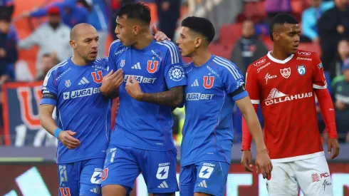 Marcelo Díaz tomó al Tucu Contreras al momento de la expulsión en U de Chile.
