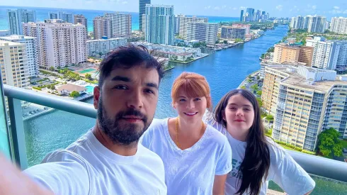 Claudio Muñoz junto a su señora Nadia Rüth y su hija Sofía Muñoz
