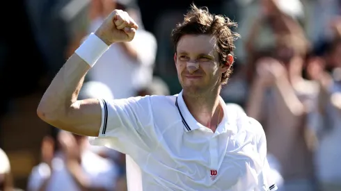 Nicolás Jarry celebra en Wimbledon.
