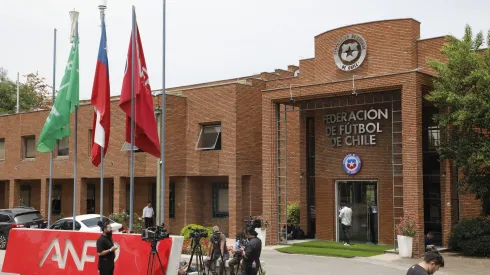 La FIFA y Conmebol mandaron la carta hasta la ANFP.
