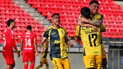 Coquimbo Unido supera a La Calera y avanza en Copa Chile.
