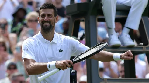 Novak Djokovic tras vencer a Daniel Evans en Wimbledon.

