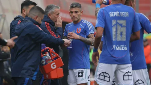 Revelan que Charles Aránguiz levanta a Assadi ante el DT azul.

