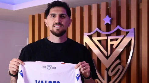 Diego Valdés firmó contrato con Vélez Sarsfield hasta diciembre de 2027.
