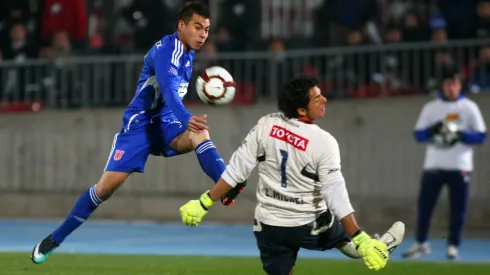 Los hinchas de U de Chile esperan el regreso de Eduardo Vargas.
