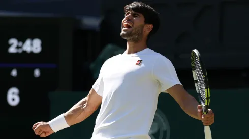 Carlos Alcaraz celebra su paso a la final en Wmbledon

