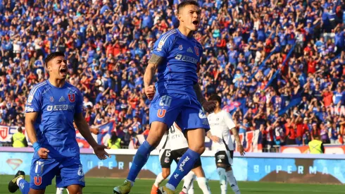 Charles Aránguiz le dio el Superclásico 197 para la U ante Colo Colo.
