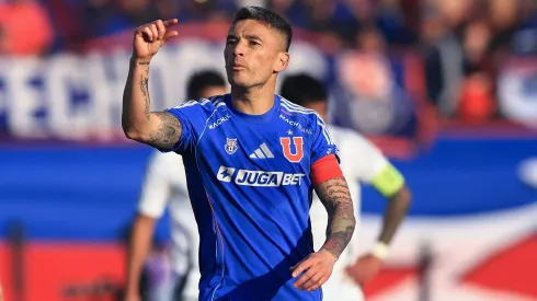 Charles Aránguiz fue denunciado por el árbitro Piero Maza.
