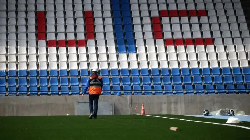 El MINVU y el presidente de Cruzados visitan las obras del estadio Claro Arena.
